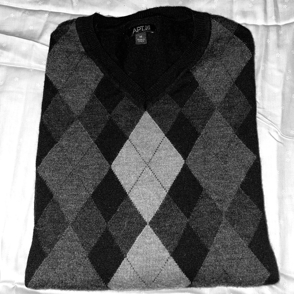Argyle V-Neck Sweater - Picture 3 of 5